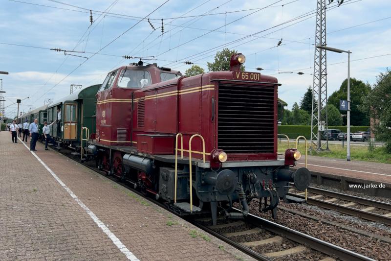 abfahrbereit in Salzbergen - Sonderzug mit V65 001 anläßlich der Bahnhofswiederöffnung in Lingen (28.6.2026)